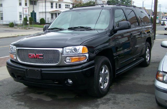 GMC Yukon XL 2005 photo 2
