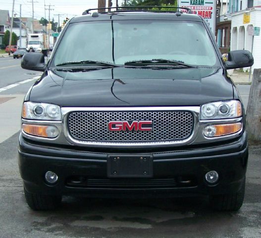 GMC Yukon XL 2005 photo 3