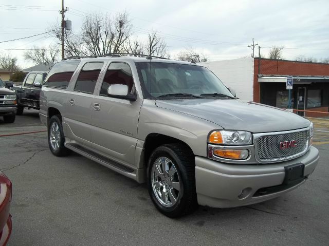 GMC Yukon XL 2005 photo 3