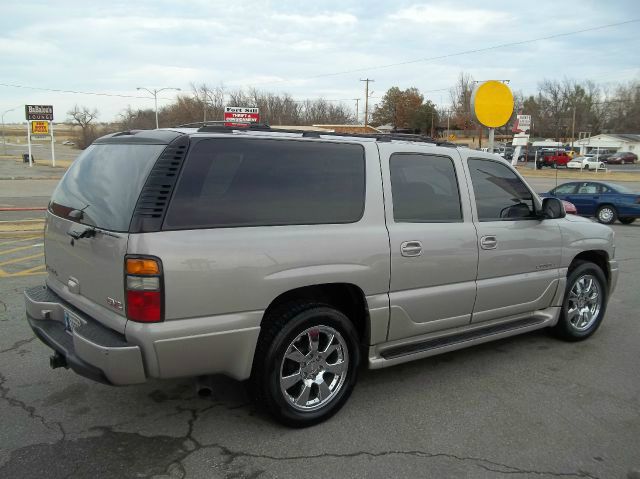 GMC Yukon XL 2005 photo 4