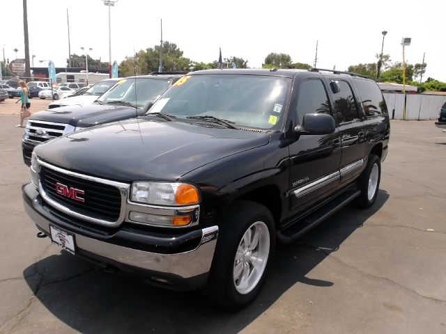 GMC Yukon XL 2005 photo 2