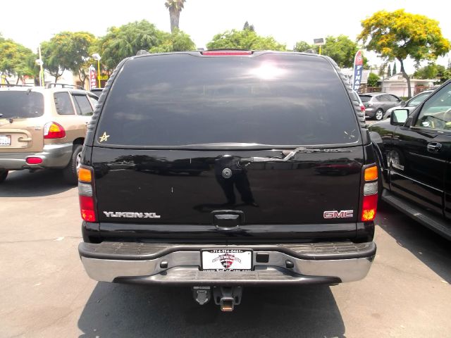 GMC Yukon XL 2005 photo 4