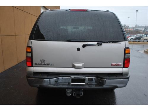 GMC Yukon XL 2005 photo 2