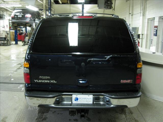 GMC Yukon XL 2005 photo 3