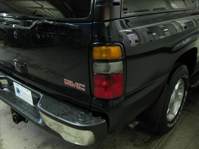 GMC Yukon XL 2005 photo 4