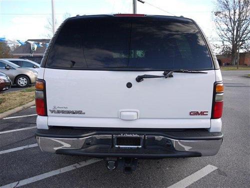 GMC Yukon XL 2005 photo 2