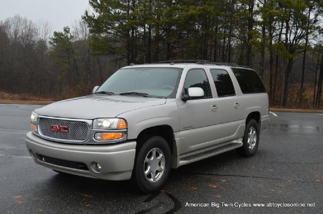 GMC Yukon XL 2005 photo 1