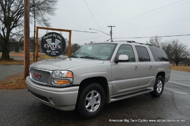 GMC Yukon XL 2005 photo 2