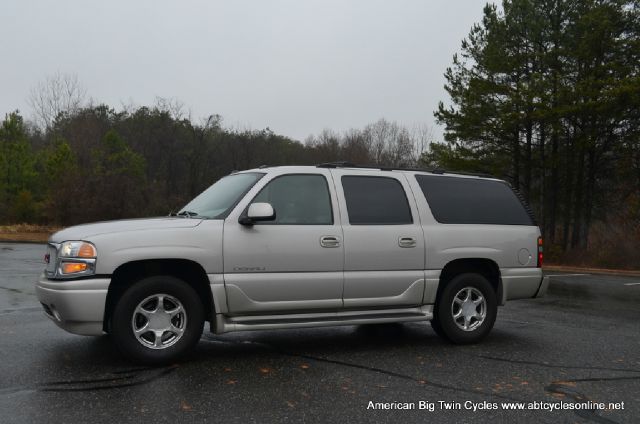 GMC Yukon XL 2005 photo 4