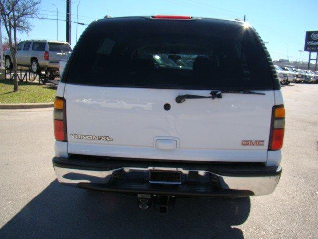 GMC Yukon XL 2005 photo 3