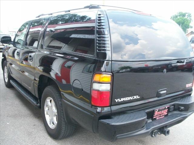 GMC Yukon XL 2005 photo 1