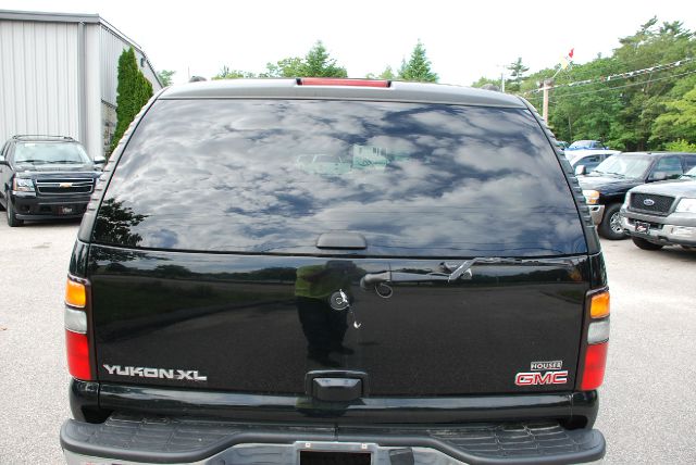 GMC Yukon XL 2005 photo 1