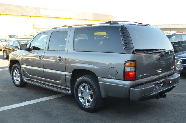 GMC Yukon XL 2005 photo 2