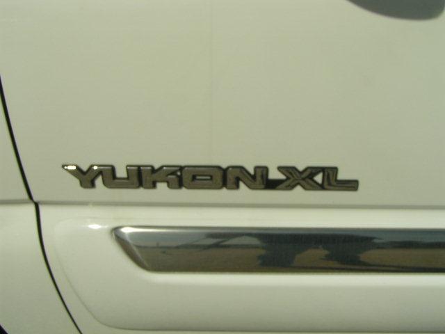GMC Yukon XL 2005 photo 3