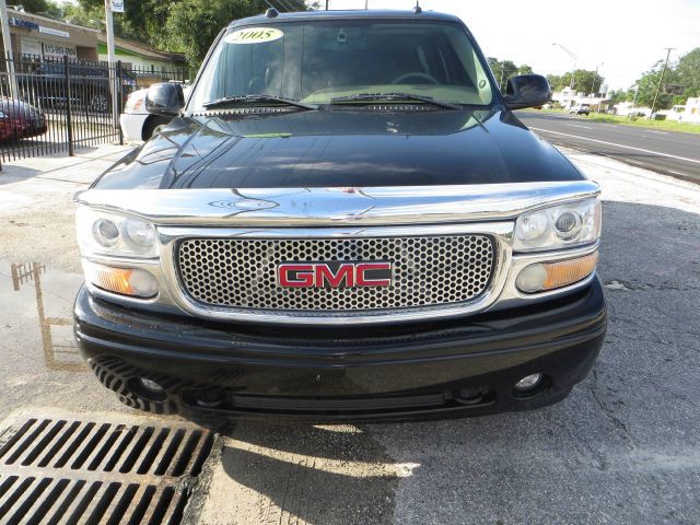GMC Yukon XL 2005 photo 2
