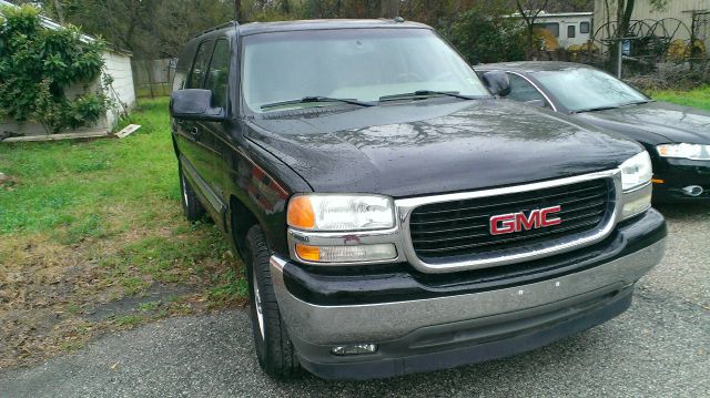 GMC Yukon XL 2005 photo 2