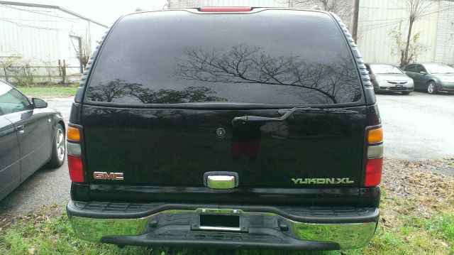 GMC Yukon XL 2005 photo 3