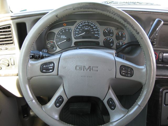 GMC Yukon XL 2005 photo 27