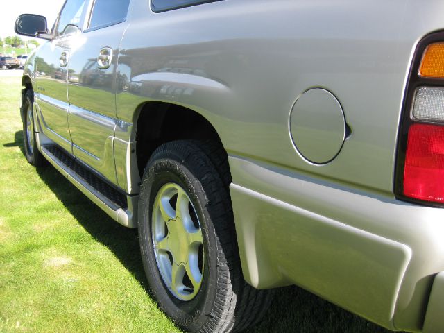 GMC Yukon XL 2005 photo 3