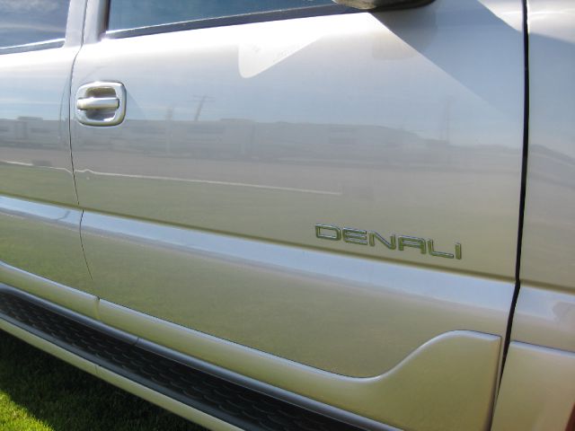 GMC Yukon XL 2005 photo 7