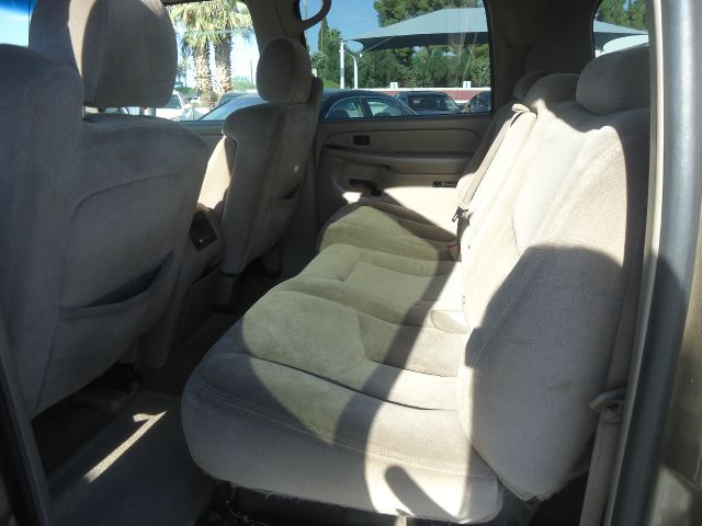 GMC Yukon XL 2005 photo 2