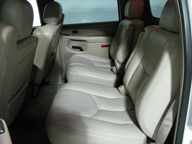 GMC Yukon XL 2005 photo 3