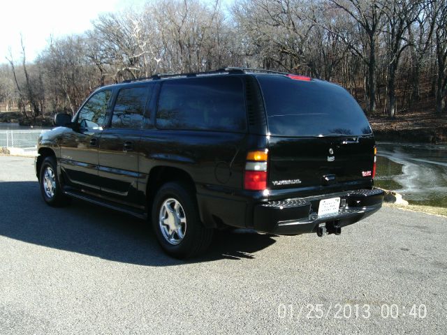 GMC Yukon XL 2005 photo 2