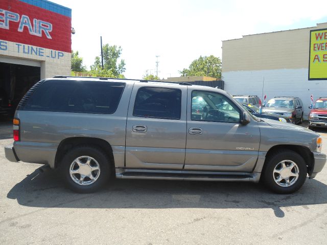 GMC Yukon XL 2005 photo 2