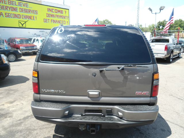 GMC Yukon XL 2005 photo 3