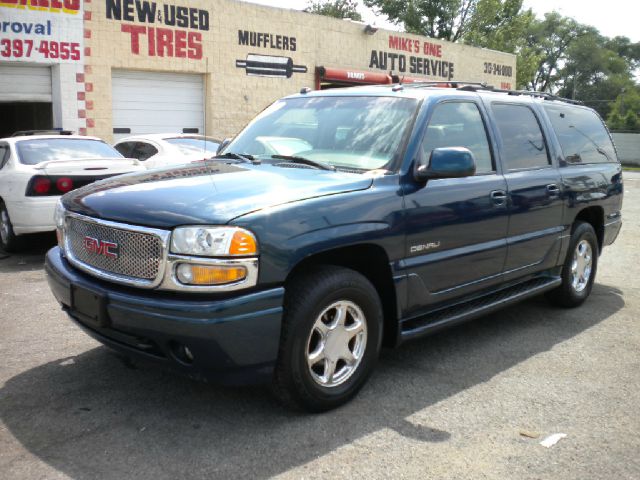 GMC Yukon XL 2005 photo 2