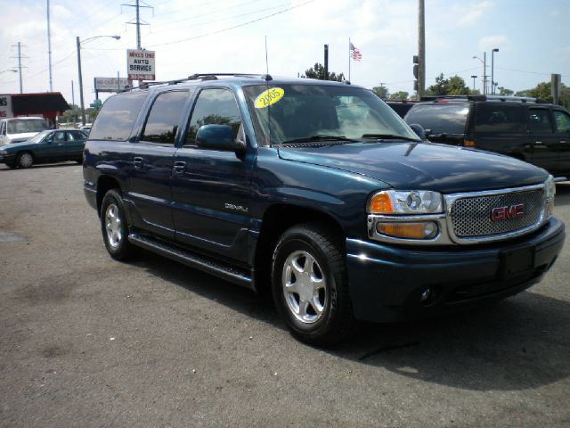 GMC Yukon XL 2005 photo 3