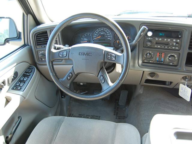 GMC Yukon XL 2005 photo 4