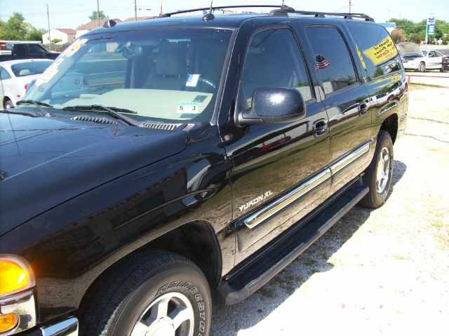 GMC Yukon XL 2005 photo 2
