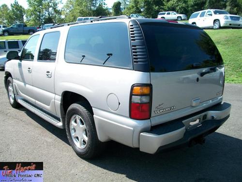 GMC Yukon XL 2005 photo 2