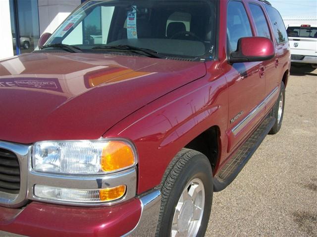 GMC Yukon XL 2005 photo 2