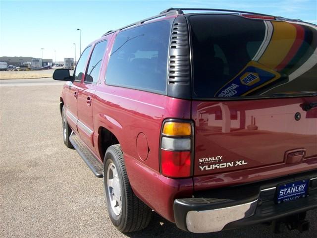 GMC Yukon XL 2005 photo 4