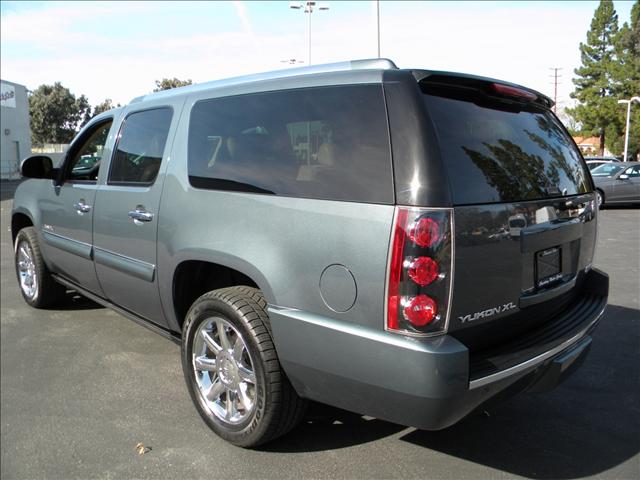 GMC Yukon XL 2007 photo 2