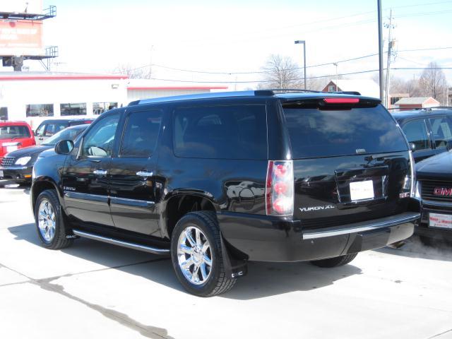 GMC Yukon XL 2007 photo 1