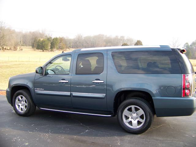 GMC Yukon XL EX Sedan 4D Sport Utility