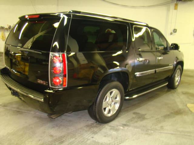 GMC Yukon XL EX Sedan 4D Sport Utility