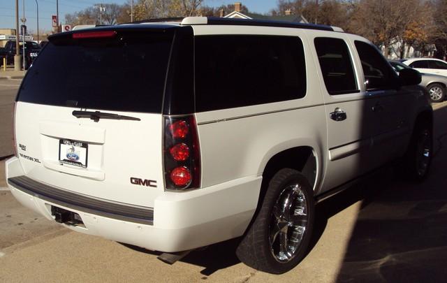 GMC Yukon XL 2007 photo 2