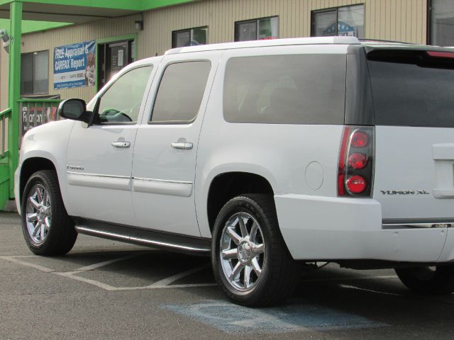 GMC Yukon XL 2008 photo 2