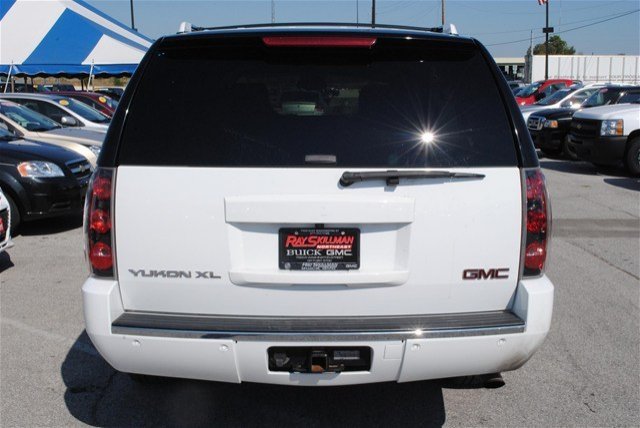 GMC Yukon XL 2008 photo 3