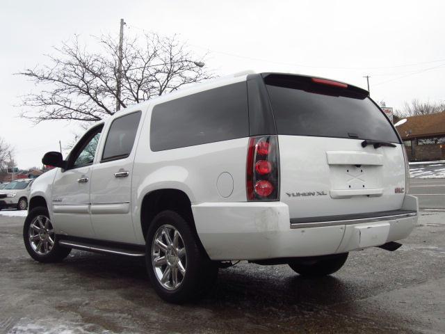 GMC Yukon XL 2008 photo 2