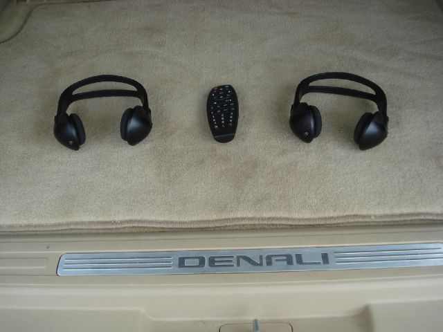 GMC Yukon XL SXT Van SUV