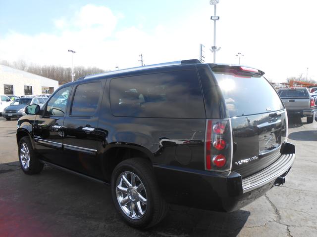 GMC Yukon XL EX Sedan 4D Unspecified