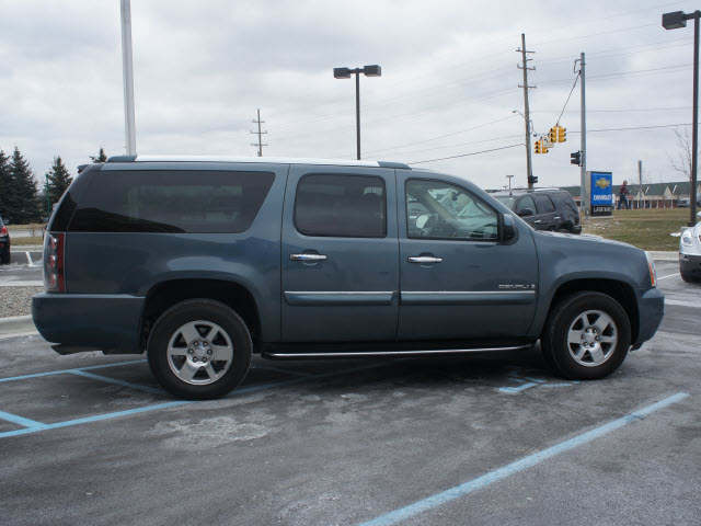 GMC Yukon XL EX Sedan 4D Unspecified