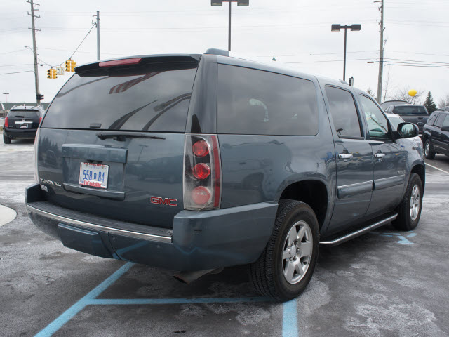 GMC Yukon XL 2008 photo 3