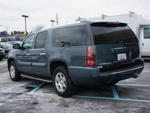 GMC Yukon XL 2008 photo 4
