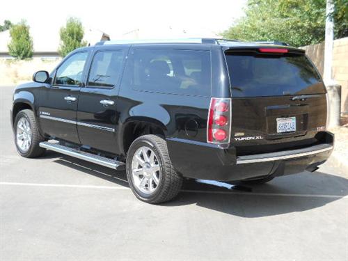 GMC Yukon XL 2009 photo 3
